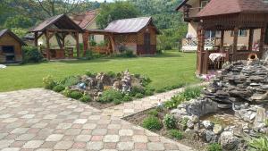 a garden in front of a house with a building at Будиночок Мойсейчуків in Krivorovnya