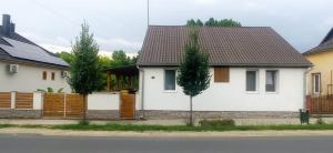 The building in which a vendégházakat is located