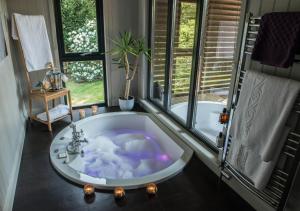 a bathroom with a bath tub with at Broadoaks Boutique Country House in Windermere