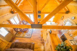 an overhead view of a living room in a tree house at Newton Creek Cabin in Hill City +17 photos