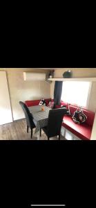 Fotografie z fotogalerie ubytování Mobilhome à Fréjus à 15 minute de la mer sur terrain indépendant v destinaci Fréjus