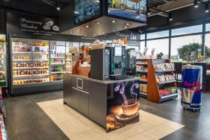 Supermarket või muud poed motellis
