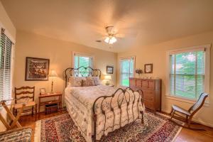 a bedroom with a bed and a table and chairs at Das Mueller Haus in Fredericksburg