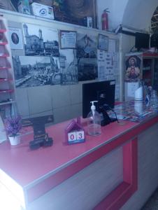 a pink desk with a computer on top of it at Hostal La Realeza in Potosí