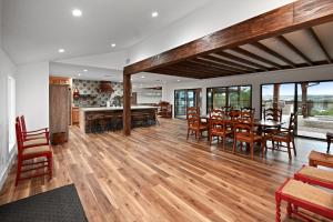 カーヴィルにあるGuadalupe Bluff Mediterraneanのギャラリーの写真