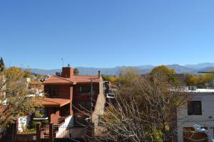 a house in a city with mountains in the background at MendoApart completo con cochera in La Cieneguita