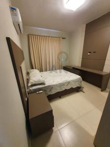 a small bedroom with a bed in a room at ANSNEGOCIOS APTO CHARMOSO PRAIA MARISCAL 101 Italy in Canto Grande