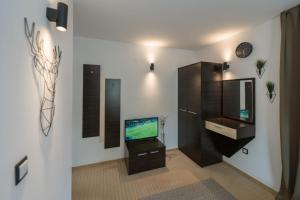 TV a/nebo společenská místnost v ubytování Kadiyata Guest House