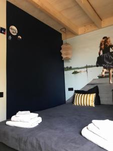 a woman is jumping on a bed in a room at Bed en Brood in de Kapschuur - Boerderij de ZuiderKRIB in Kraggenburg