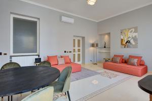 a living room with a table and a couch at IREX Colosseo & Fori, Elegant 3 rooms apartment in Rome