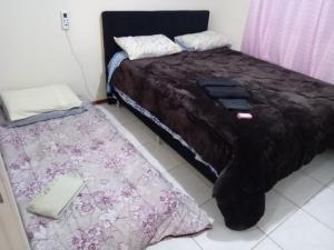 מיטה או מיטות בחדר ב-POUSADA ALTERNATIVA MANU LAGES Quarto wc comp