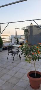 A balcony or terrace at Comfy Apartment near the Sea