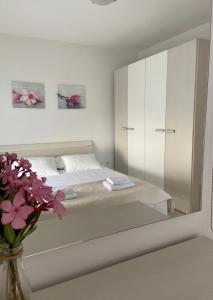 Postel nebo postele na pokoji v ubytování Apartmani Villa Adriatic