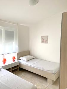 Postel nebo postele na pokoji v ubytování Apartmani Villa Adriatic