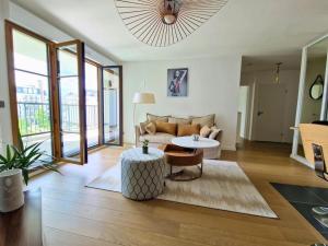 Istumisnurk majutusasutuses Sublime appartement 4 étoiles neuf T3 àPuteaux 61m2 proche La Défense, 10m2 de terrasse avec magnifique vue