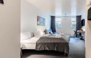 Ένα ή περισσότερα κρεβάτια σε δωμάτιο στο Hotel Djurhuus