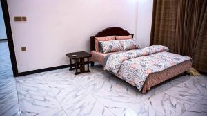 Photo de la galerie de l'établissement Renovated modern apartment, à New Mīrpur