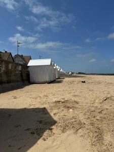Photo de la galerie de l'établissement Appartement vue sur mer courseulles, à Courseulles-sur-Mer