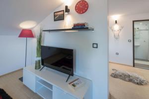 TV a/nebo společenská místnost v ubytování Kadiyata Guest House