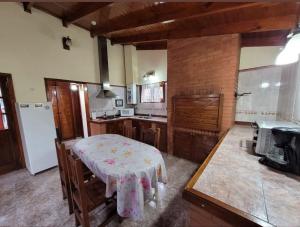 A cozinha ou cozinha compacta de Cabañas Bosque Del Faldeo