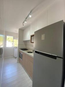 Kuchyň nebo kuchyňský kout v ubytování Apartamento em Blumenau