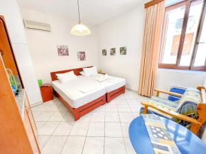 Postel nebo postele na pokoji v ubytování Xenios Zeus Rooms