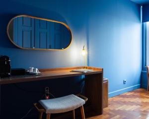 a desk with a chair and a mirror at Villa Cascais Boutique Hotel in Cascais
