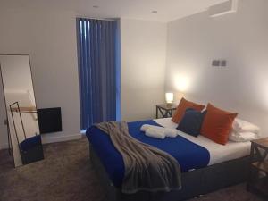 Postel nebo postele na pokoji v ubytování City Centre Apartments, Free Parking - Quality City