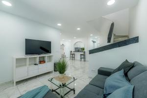 Μια τηλεόραση ή/και κέντρο ψυχαγωγίας στο Casa Grapa in Sitio de Calahonda