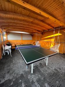 a ping pong table in the middle of a room at Domki Masztowa Przystań in Gąski