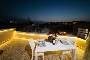 Gallery image of Jacuzzi Suite In The Heart Of OldTown in Rethymno Town +45 photos