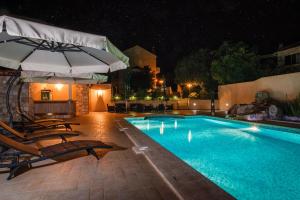 Bazén v ubytování Apartments & Rooms Konoba Tomić nebo v jeho okolí