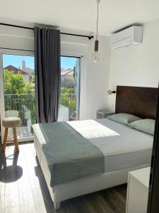 Postel nebo postele na pokoji v ubytování Apartments Bogic + 37 fotografií