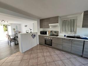 Η κουζίνα ή μικρή κουζίνα στο Le Chant des Pierres - En Coeur de Ville