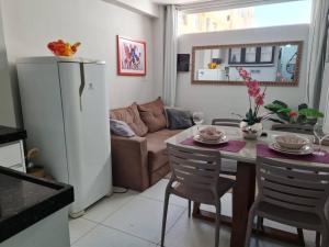 Кухня или мини-кухня в Apt 01 Central Com 2 quarto ar cond e 2 tv smart
