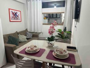 Гостиная зона в Apt 01 Central Com 2 quarto ar cond e 2 tv smart