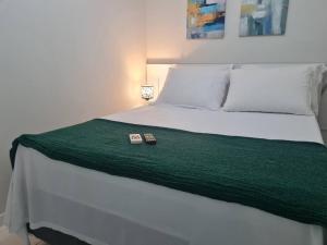 Кровать или кровати в номере Apt 01 Central Com 2 quarto ar cond e 2 tv smart