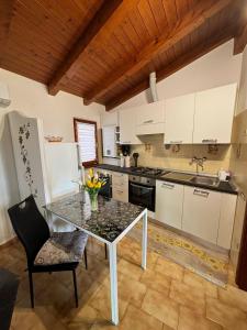 a kitchen with a table and a counter top at Appartamento con vista Lago Casa Gaspar in Brenzone sul Garda