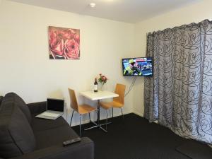 TV a/nebo společenská místnost v ubytování 101 Stars Motel