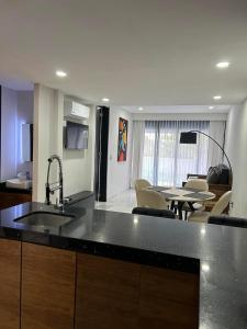 Η κουζίνα ή μικρή κουζίνα στο Lindo departamento Tequesquitengo