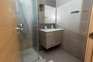 a bathroom with a shower and a sink at Appartement avec piscine in Rabat +4 photos