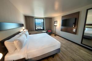 A bed or beds in a room at Park Inn San Jose by Radisson