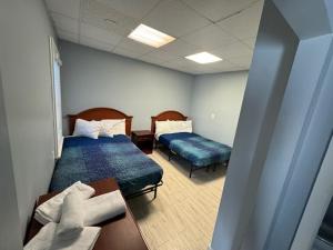 Hammock Inn & Suites North Beach Hotel客房内的一张或多张床位