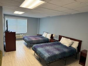 Hammock Inn & Suites North Beach Hotel客房内的一张或多张床位