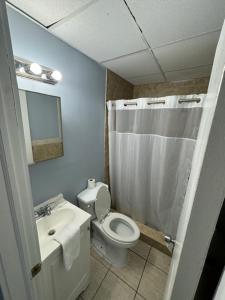Hammock Inn & Suites North Beach Hotel的一间浴室