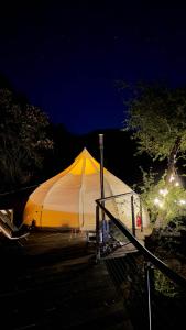 Fotografie z fotogalerie ubytování Paradise Ranch Inn - Ecstatic Tent v destinaci Three Rivers