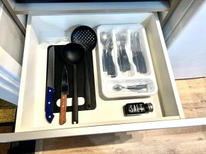 a drawer filled with utensils in a white box at Ap Smart Hub in Campinas