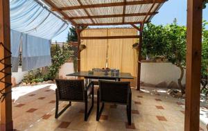 Balkón nebo terasa v ubytování Holiday home in Agrustos 50650 + 36 fotografií