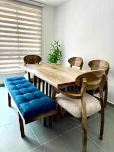 a dining room with a wooden table and chairs at Casa Turística en el Quindío in La Tebaida