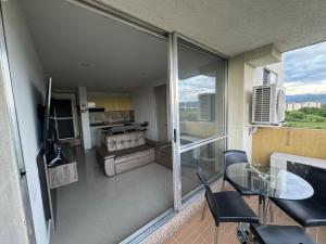 Ein Etagenbett oder Etagenbetten in einem Zimmer der Unterkunft DoBBY HOUSE CEIBA APARTAMENTO EN PEÑALISA